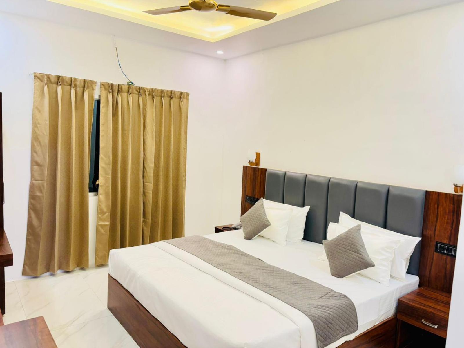 Hotel Omkar Palace Ayodhya Esterno foto