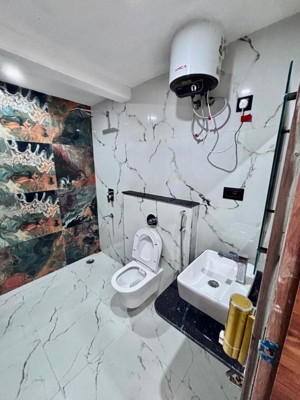 Hotel Omkar Palace Ayodhya Esterno foto